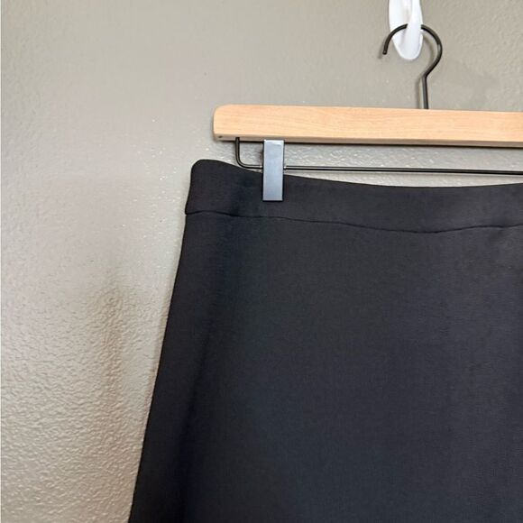 Nine West Black Asymmetrical Button Front Skirt Textured fabric - Picture 2 of 9